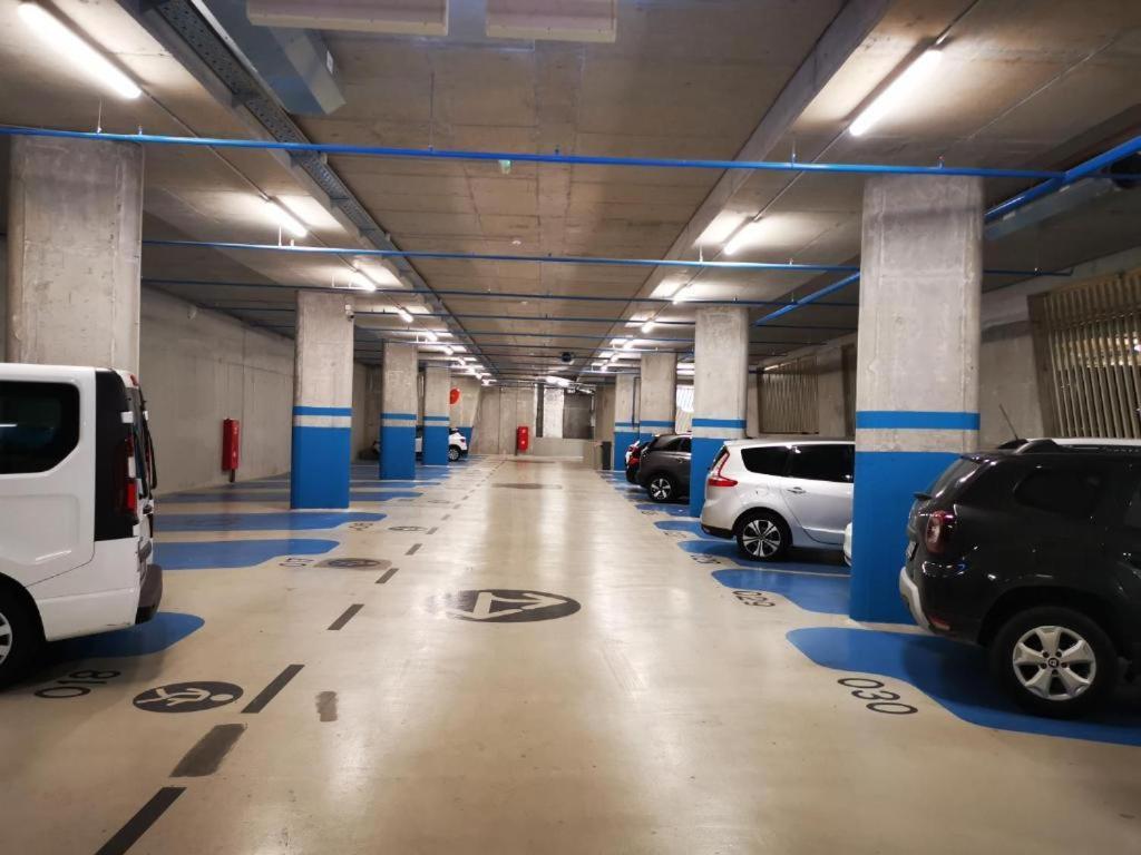 071 Free Garage Parking *