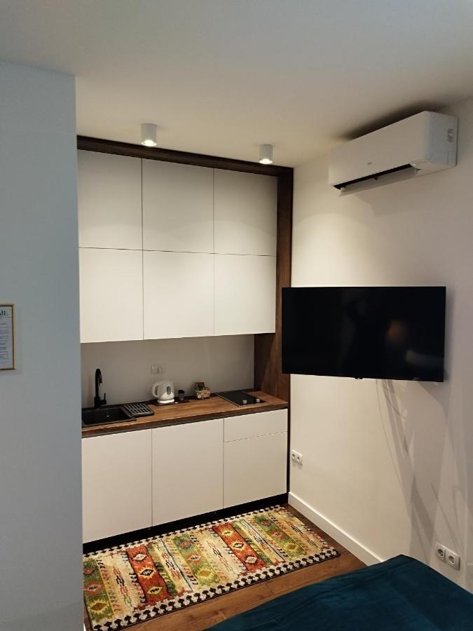 071 Free Garage Parking Apartment *